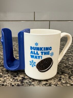 Nabisco Oreo Plastic “Dunking all the way” Mug Cup with Oreo Holder